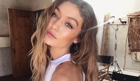 Gigi Hadid levágatta ikonikus szőke fürtjeit?!