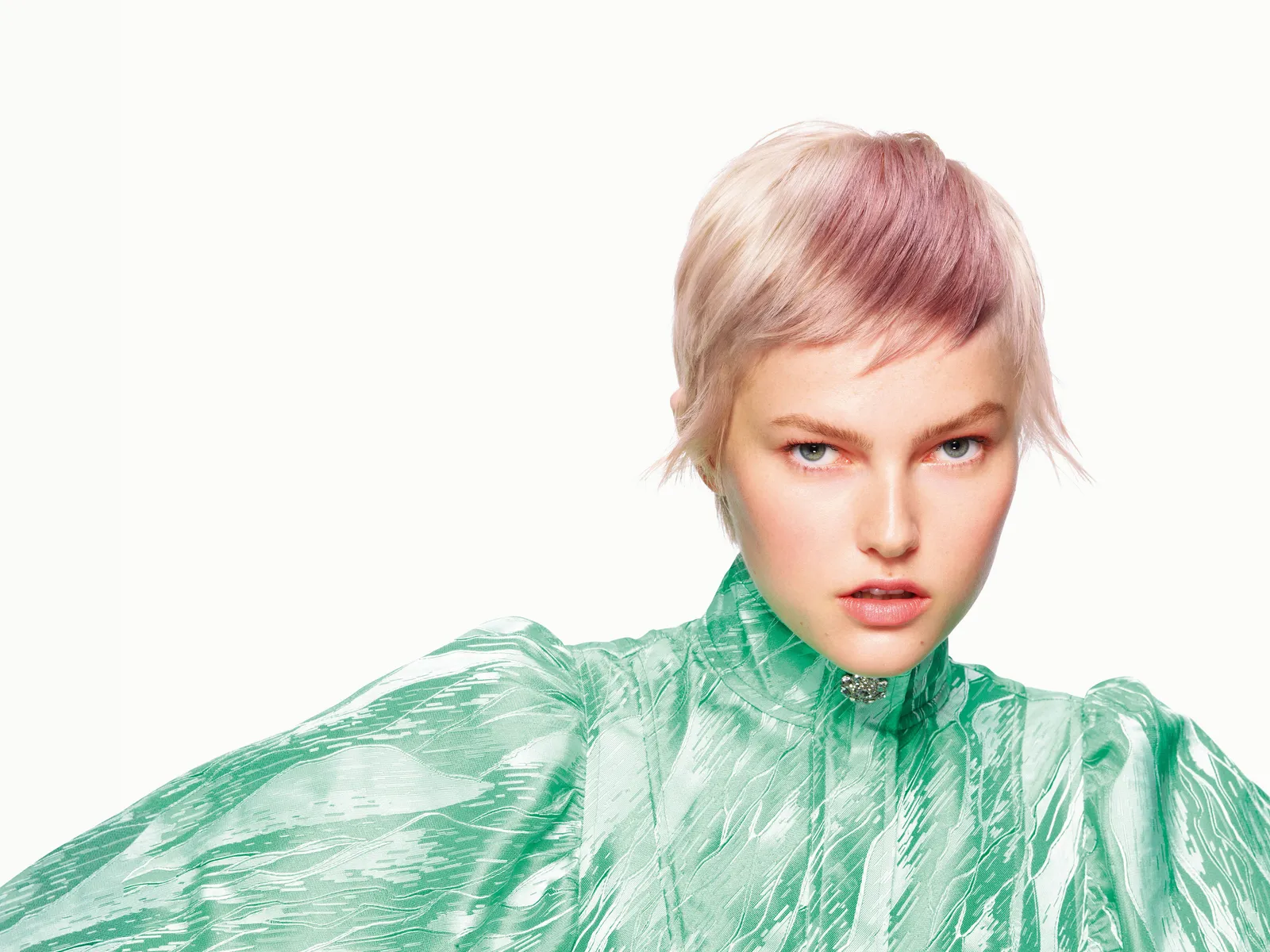 Frizura Trend 2021 tavasz és nyár - megérkezett az Essential Looks Royal Glory kollekció